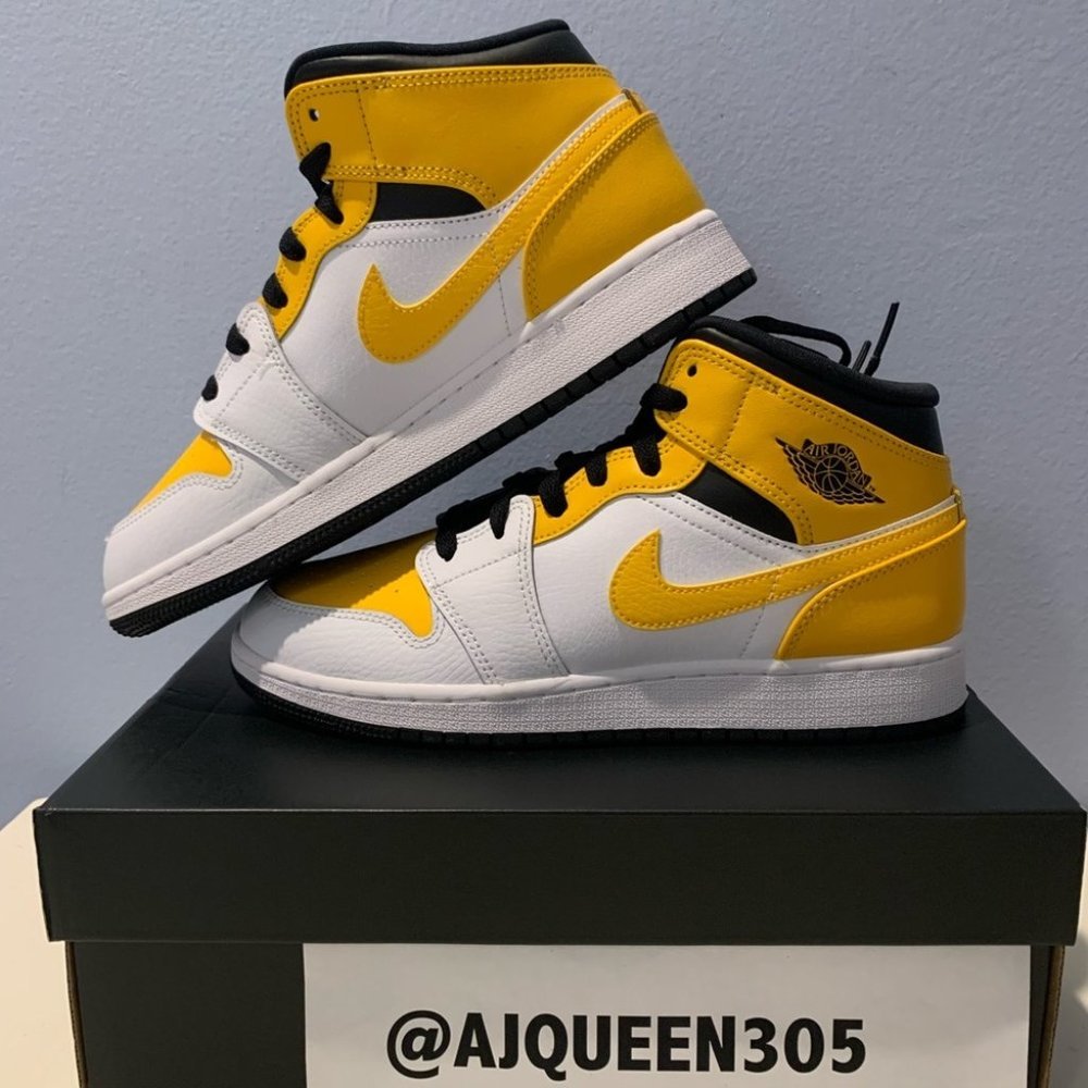 Air Jordan 1 Mid University Gold
